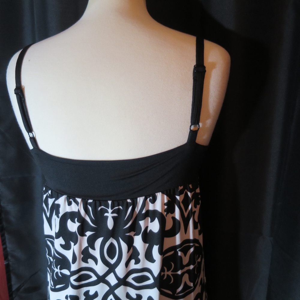 Dress - Picture 3 of 4